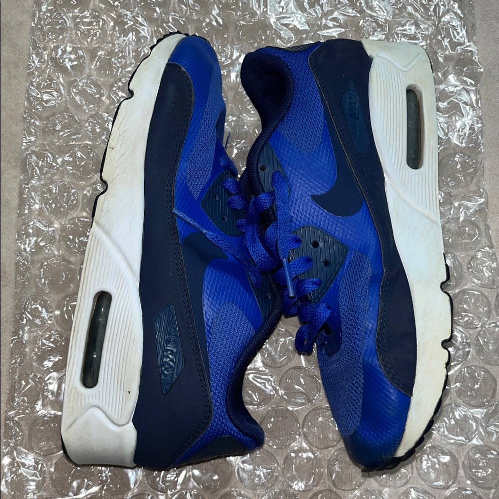 Nike Air Max Shoes Size 5Y